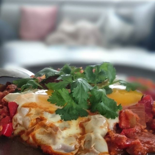 One delicious shakshouka for lunch please!
#eatyourveggies #vegetarian #food #instafood #foodblog #miam #delicious #spicy #hot