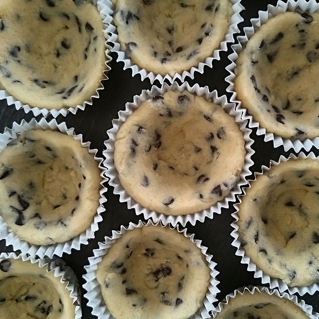 Chocolate chip cookie cups #weekend #dominiqueansel #baking #food #blogueuse #foodblog #sweet #cookies #chocolate #miam #experiment