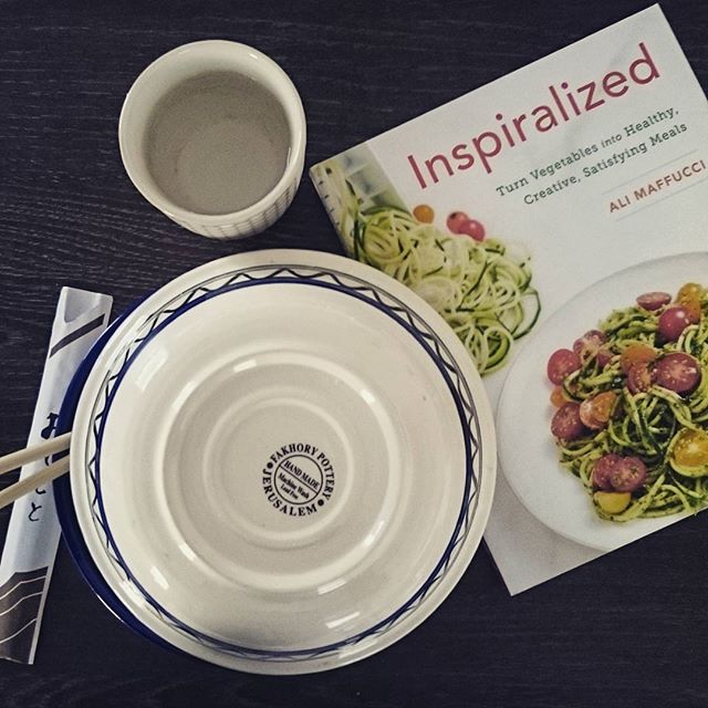 What are you spiralizing tonight?
Ma première recette réalisée au spiralizer sera sur le blog ce week-end ! Spoiler: c'est à base de patate douce. Miam!
Si vous ne connaissez pas encore, je vous conseille de faire un tour sur le blog d'Ali Maffucci @inspiralized, c'est une source d'inspiration fantastique pour cuisiner les légumes !!!
#inspiralized #asianinspired #instafood #healthyfood #eatyourveggies #fit #foodblog #blogueuse