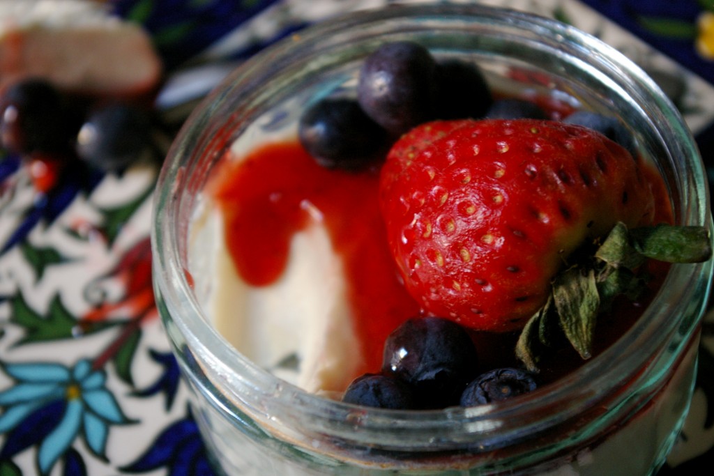 panna cotta aux fruits rouges et confiture